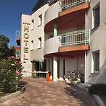 Makar Sport & Wellness 4*