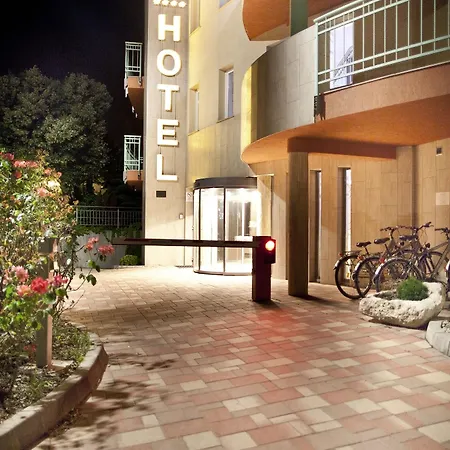 Makar Sport & Wellness 4*