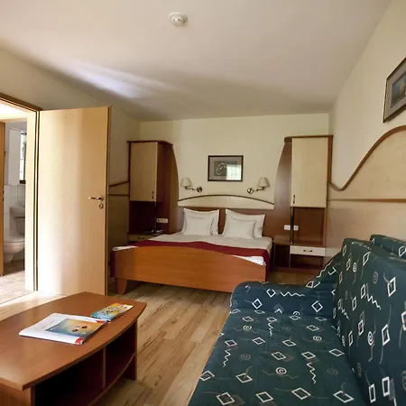Hotel Makar Sport & Wellness 4*