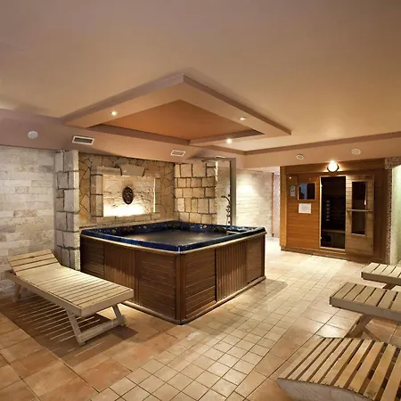 Makar Sport & Wellness 4*