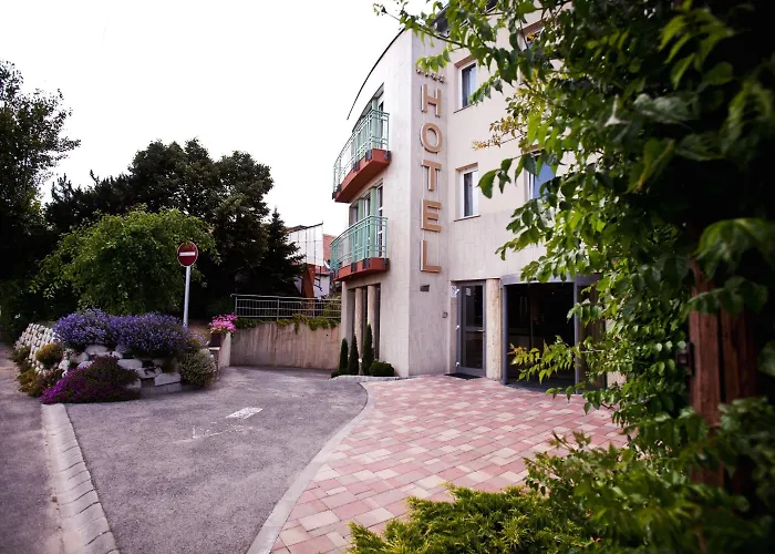 Makar Sport & Wellness 4* Pětikostelí